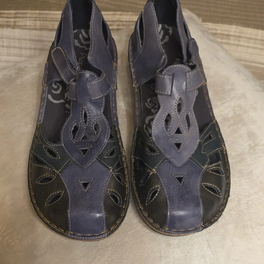 Propet Dark Blue and Silver Leather Sandals NWOT - Picture 3 of 15